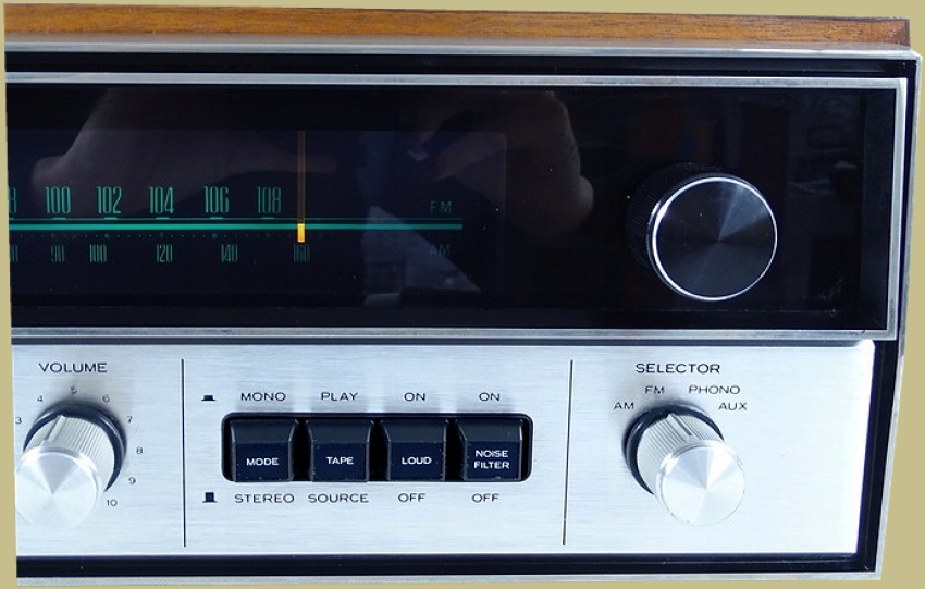 Kenwood KR-3200 Knobs