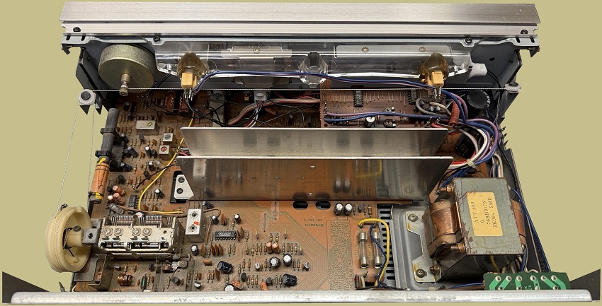 Pioneer SX-620 Inside